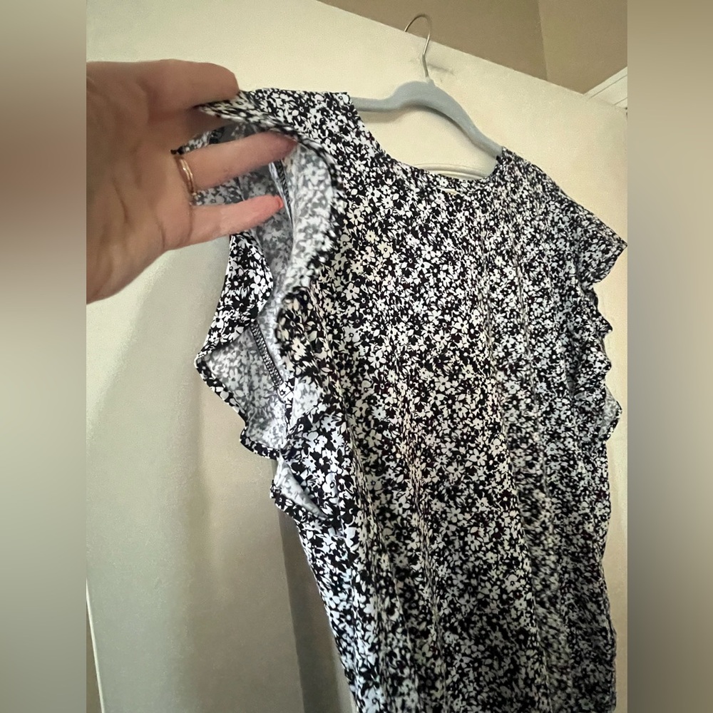 NEW! MICHAEL Michael Kors Floral Black and White Women's Blouse Size Medium - Picture 6 of 10